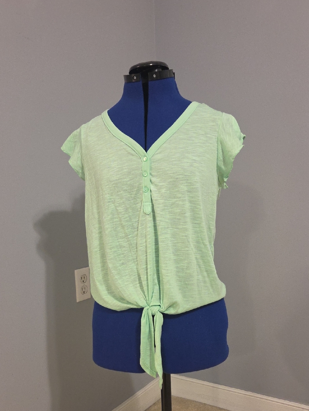 No Boundaries Mint Green Tie-Front V-Neck Blouse